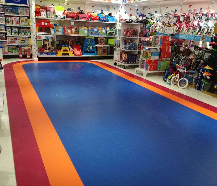 TOYS R US